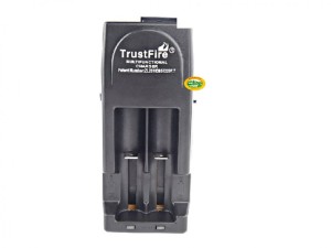 TRUSTFIRE caricabatterie universale TR-001