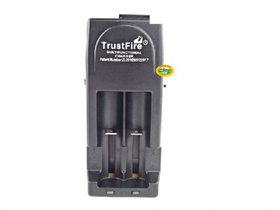 TRUSTFIRE caricabatterie universale TR-001